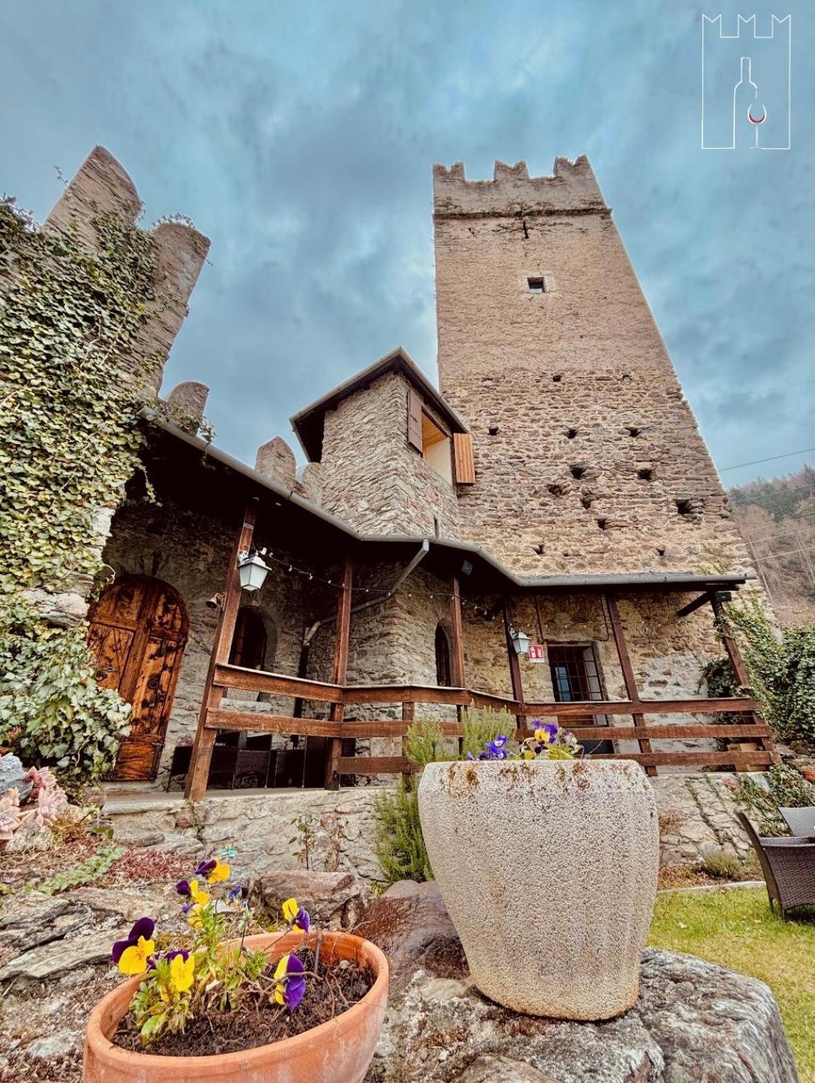 Foppoli Castle, Private 11Th Century Fortress With Panoramic View, Sauna And Hot Tub Overlooking The Valtellina Mazzo di Valtellina Eksteriør billede